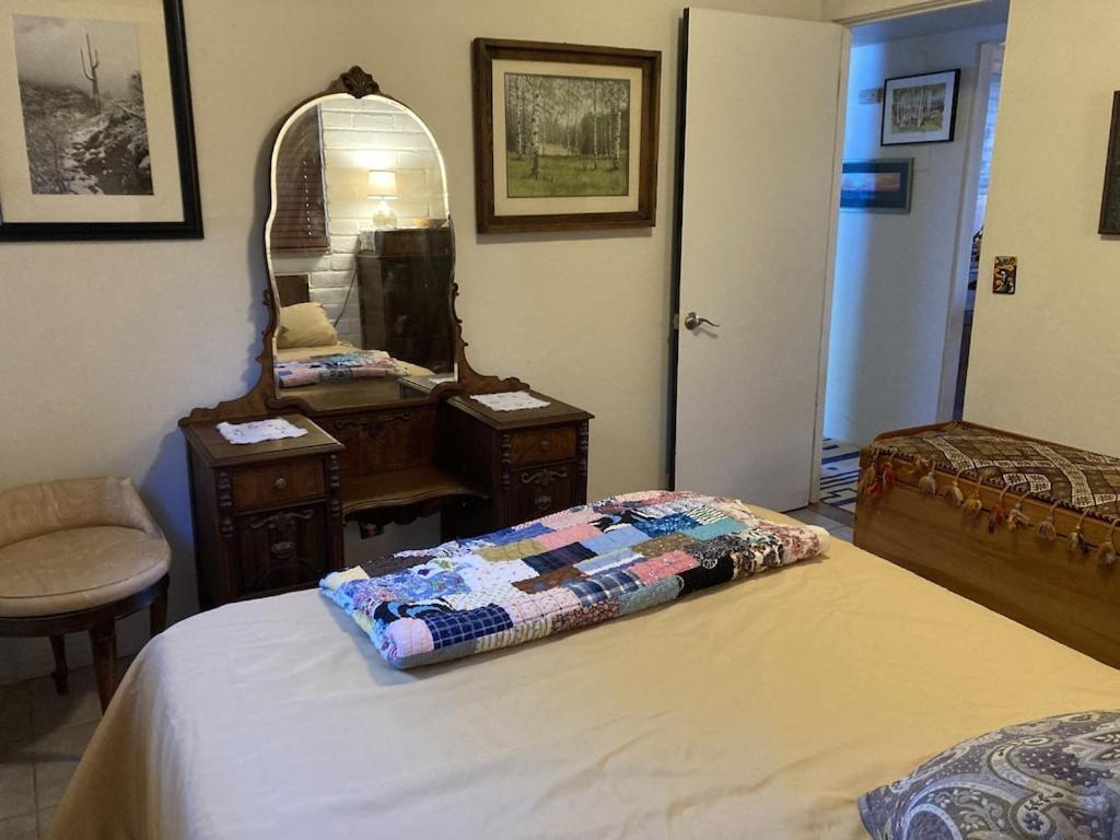 Casa Azul - Cute Centrally Located Adobe With Large Fenced Outdoor Living For Pets And Adults, Non-Smoking Tucson Zewnętrze zdjęcie