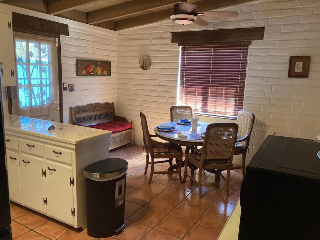 Casa Azul - Cute Centrally Located Adobe With Large Fenced Outdoor Living For Pets And Adults, Non-Smoking Tucson Zewnętrze zdjęcie